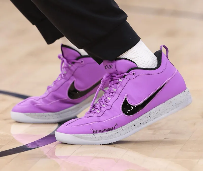 kaiyun-布克穿着成为传奇配色BOOK2，得到16分4篮板7助攻